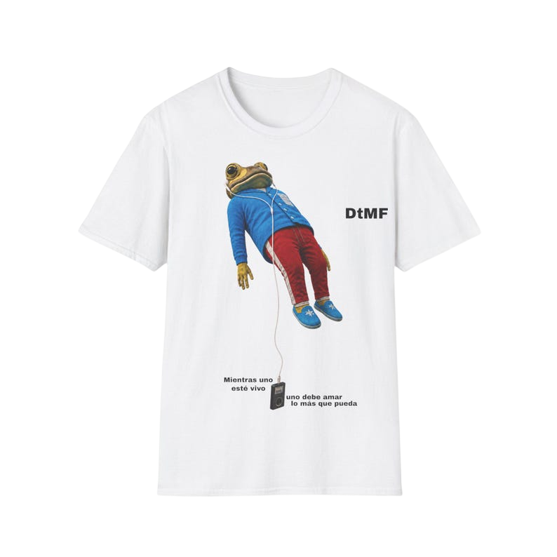 Bad Bunny Frog DTMF "Mientras uno está vivo uno debe amar los más que peda" T-Shirt | Bad Bunny Merch | DTMF Merch